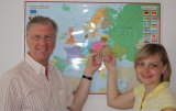 Maryna Karavaya aus Belarus mit Bernd Scheelen. Sie ist die IPS-Stipendiatin 2009.